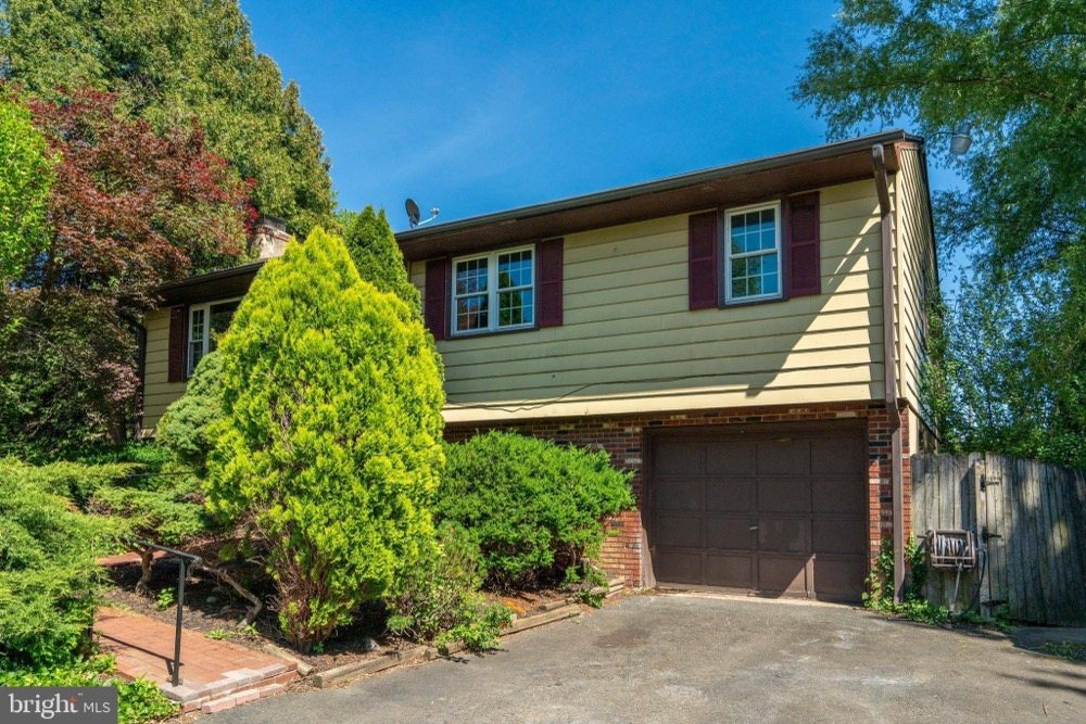 Raw listing photo — front exterior