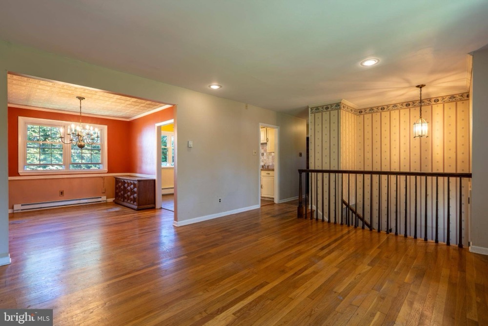 Raw listing photo — open living space